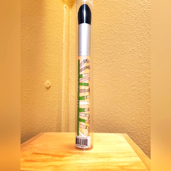 NEW The Balm Blend a Hand Tapered Foundation Makeup Brush - Picture 6 of 8